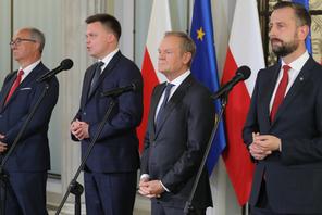 Szef PO Donald Tusk, liderzy Trzeciej Drogi Szymon Hołownia i Władysław Kosiniak-Kamysz oraz współprzewodniczący Nowej Lewicy Włodzimierz Czarzasty