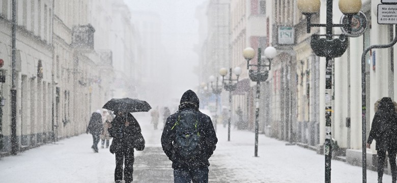 Śnieg i silny wiatr. Prognoza pogody na niedzielę