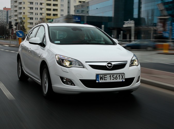 Do redakcji trafiła biała rakieta Opla z turbodoładowanym benzynowym silnikiem 1.4. Oto jak wygląda 140 KM z Gliwic w akcji...