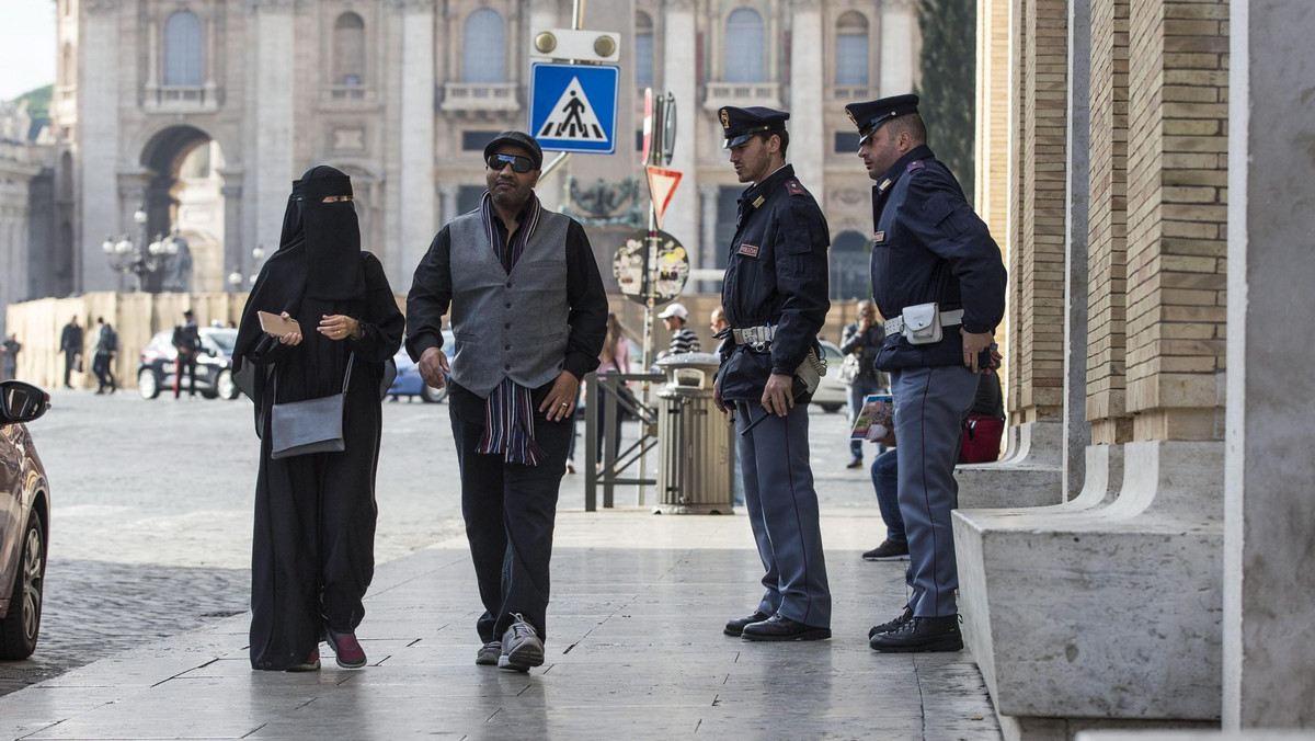 ITALY PARIS ATTACKS SECURITY MEASURES (Enhanced security measures in Rome)