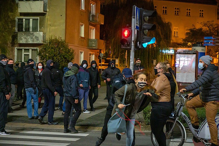 Strajk kobiet. Podczas protestów doszło do ataków na manifestantów