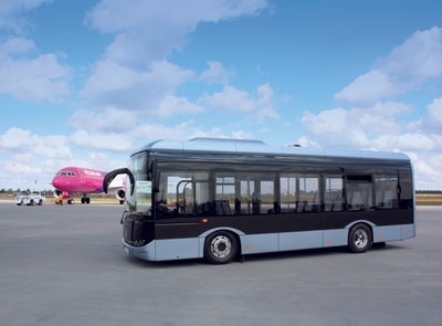 Pierwszy elektryczny autobus jeździ po ulicach Warszawy