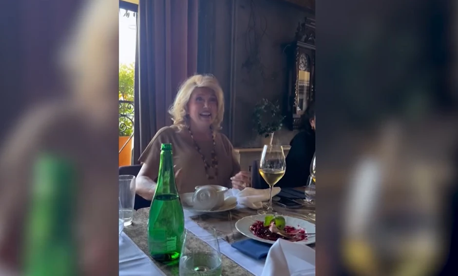 Suzana Mančić peva