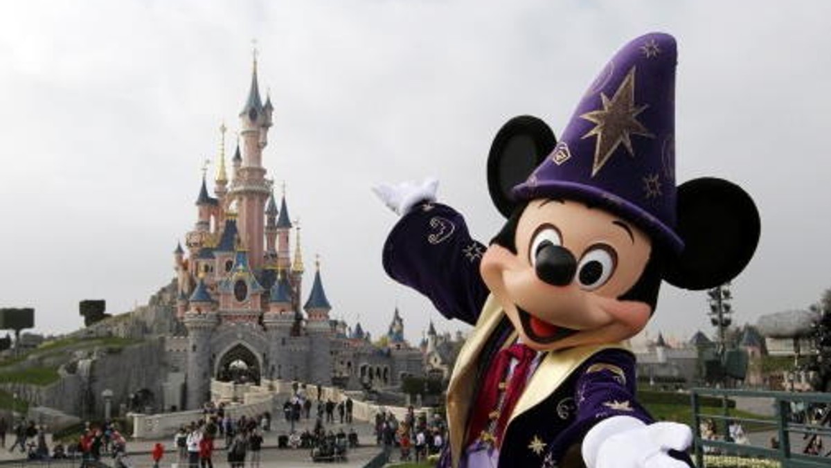 Firma Walt Disney dzięki potężnemu zastrzykowi finansowemu ratuje podparyski Eurodisneyland. Ten gigantyczny park rozrywki od pewnego czasu z trudem wiązał koniec z końcem.