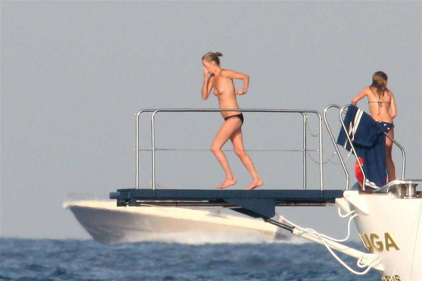 Tak wypoczywa Kate Moss. Topless!