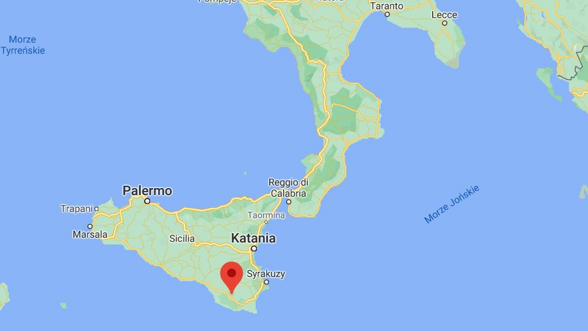 Trzęsienie ziemi o magnitudzie 4,4 nawiedziło we wtorek wieczorem Sycylię. Wstrząs trwał kilkadziesiąt sekund i wywołał panikę wśród ludności, zwłaszcza w rejonie miast Ragusa, Syrakuzy i Katania.