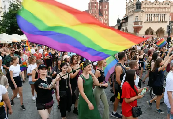 "Zaczerpnąć tchu". Takiego Marszu Równości Kraków jeszcze nie widział [galeria]