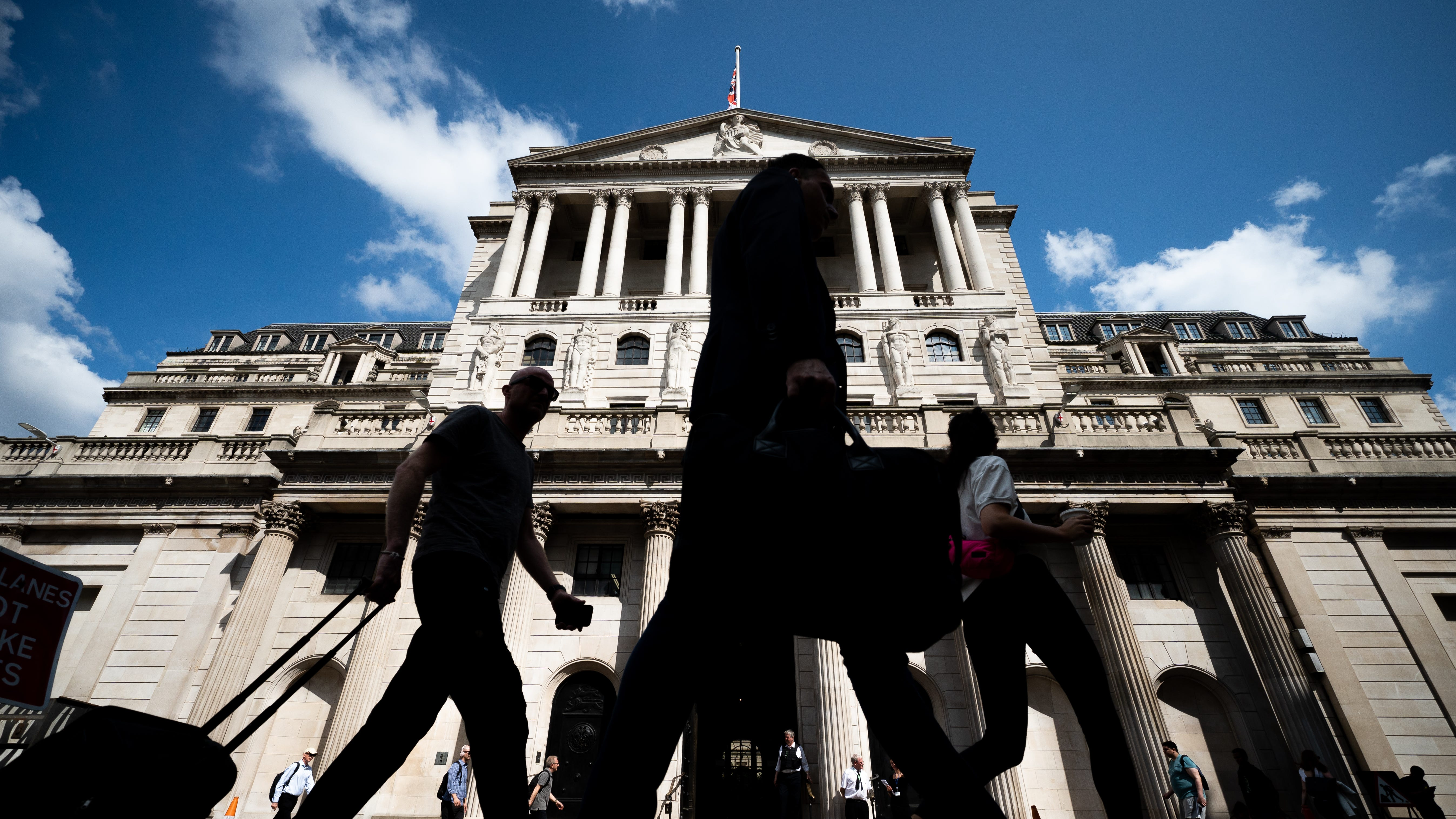 Interest rates: Bank of England member calls for 5 cuts