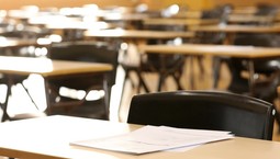 Start egzaminów próbnych CKE. Ósmoklasiści i maturzyści usiądą do arkuszy