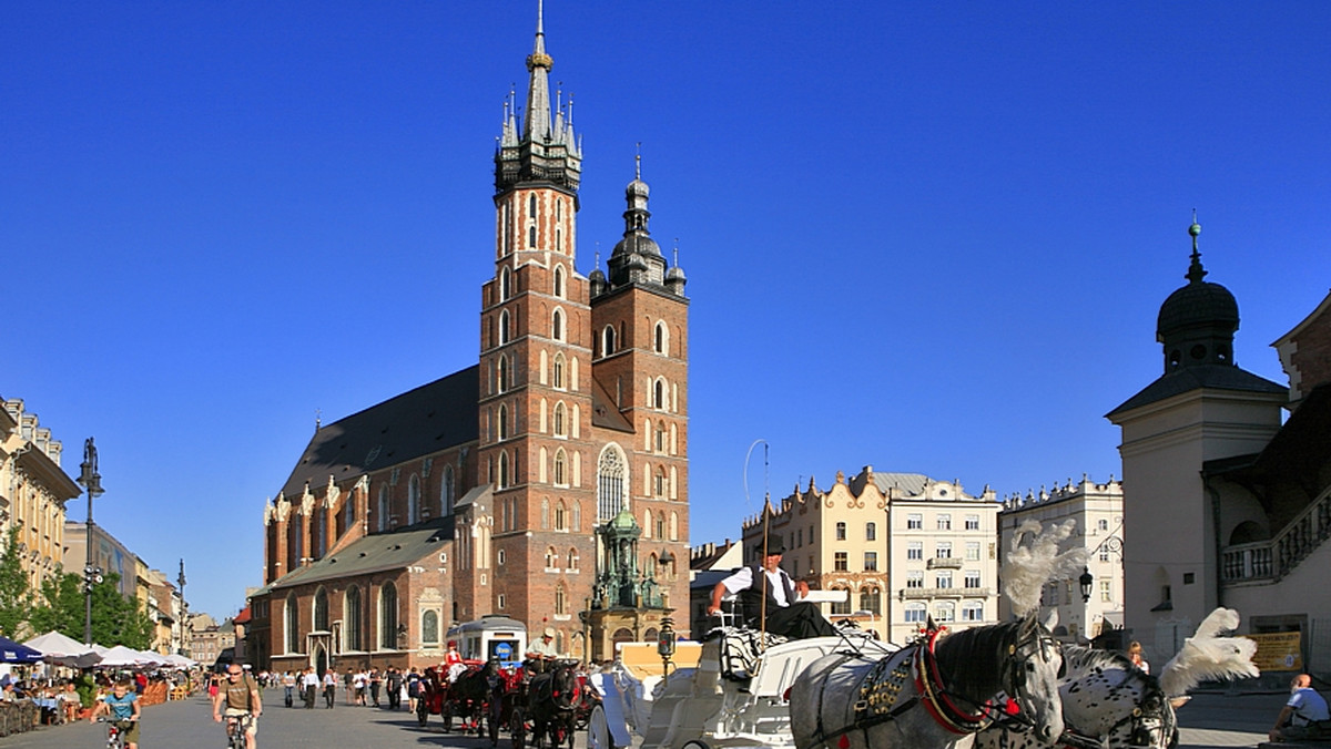 "Dziennik Polski": Koniec karet Królewny Śnieżki. Wszystkie dorożki będą jednakowe. W urzędowym dokumencie miasto wskazało wzory dwóch producentów. Pomysł wzbudza kontrowersje. Sprawa dorożek trafiła także do Centralnego Biura Antykorupcyjnego.