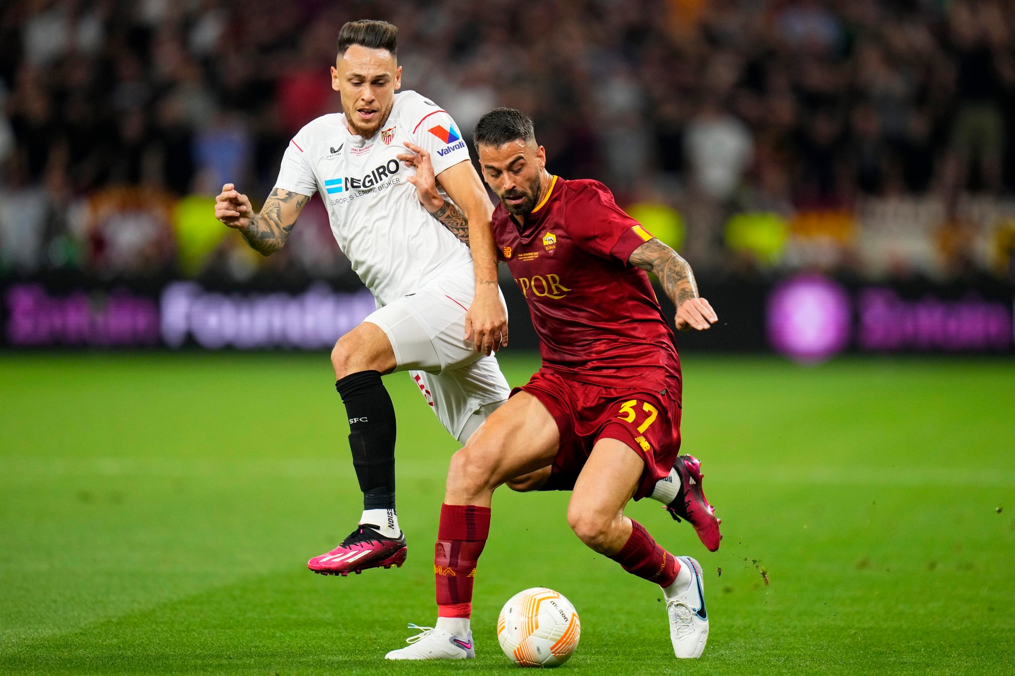 Európska liga: FC Sevilla – AS Rím (finále).