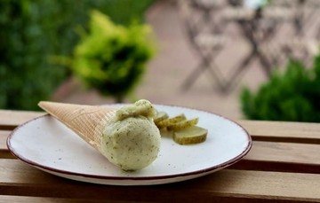 Meghökkentő nyári finomság: kovászos uborkás fagyi