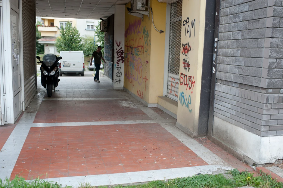 Prolaz kroz koji su bežali izboden mladići