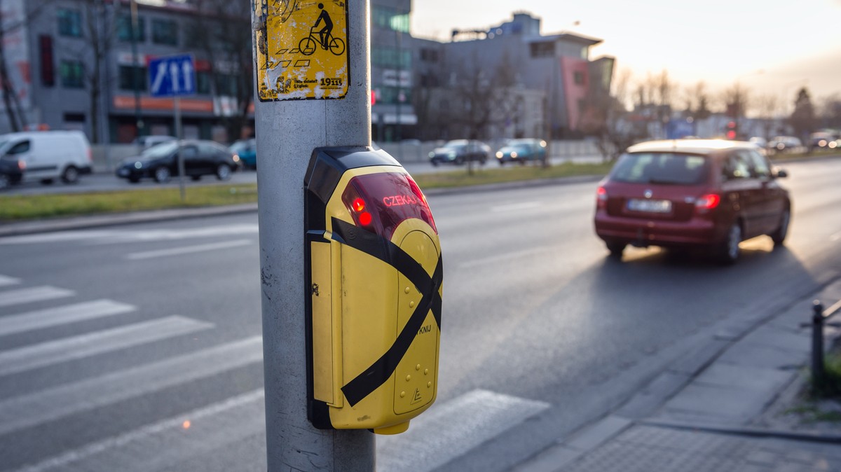 Wyłączone przyciski na przejściu dla pieszych podczas pandemii COVID-19