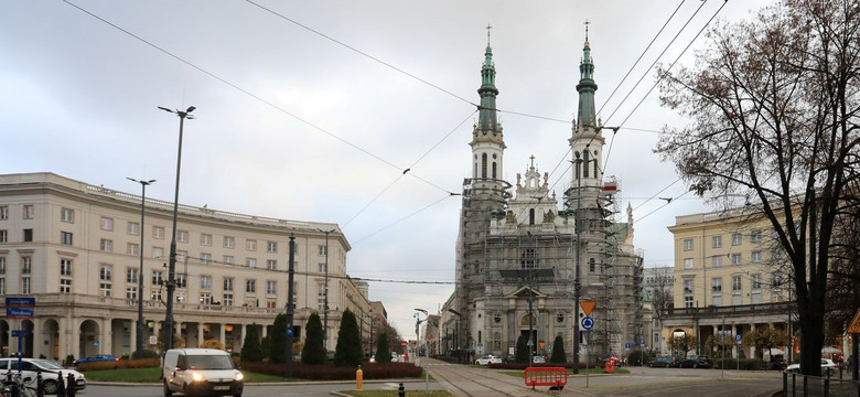 400 tys. złotych kary za zabudowę podcieni na placu Zbawiciela. Decyzja jest ostateczna