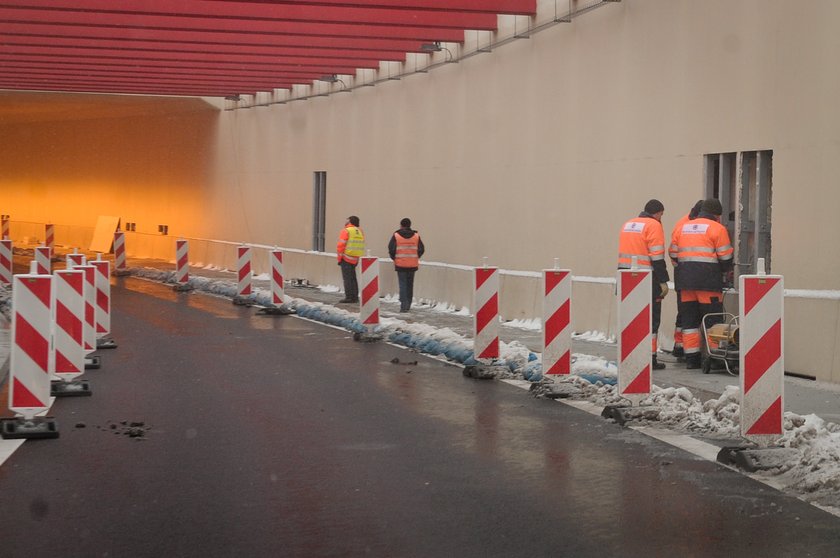 Tunel na lotnisko przecieka