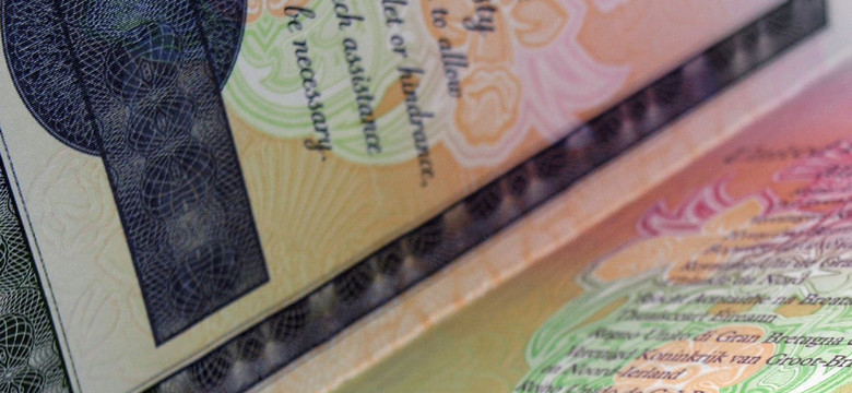 Szwed irackiego pochodzenia przewoził 31 paszportów w mikrofalówce. Wszystkie "skradzione" lub "zgubione"