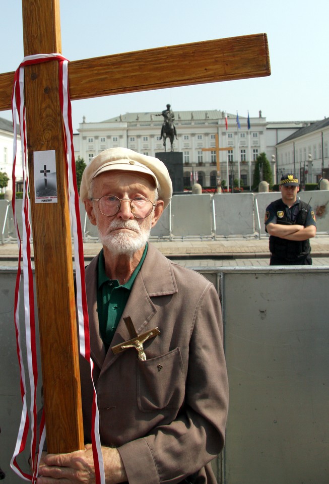 WARSZAWA KRZYŻ POD PAŁACEM PREZYDENCKIM