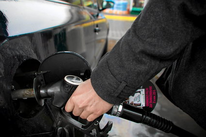 Ceny paliw: Ropa drożeje, więc i za paliwo płacimy więcej