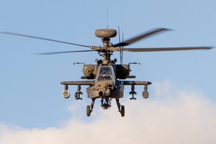 Apache będą taniej strącały drony. W USA przetestowano nową amunicję