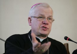 Arcybiskup Michalik nie robi kościelnej rewolucji w sprawie in vitro