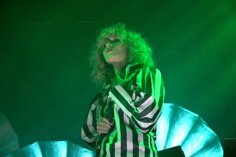 Mela Koteluk podczas Orange Warsaw Festival. 2 czerwca 2018