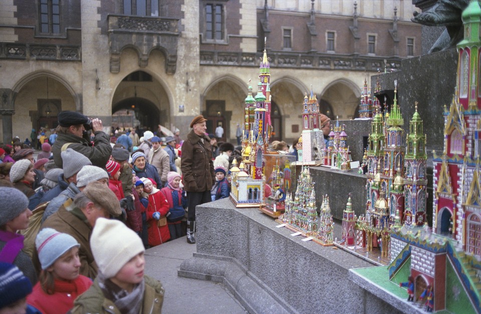 Coroczny konkurs na Najpiękniejszą Szopkę Krakowską w 1988 r.