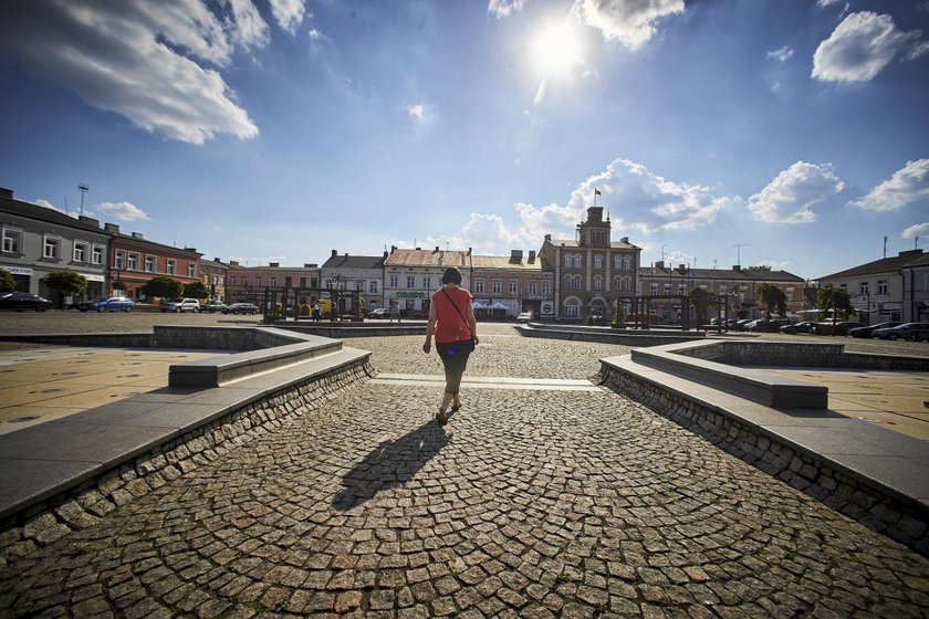 Skierniewice. Na zdjęciu fontanna nieczynna z powodu braku wody w mieście