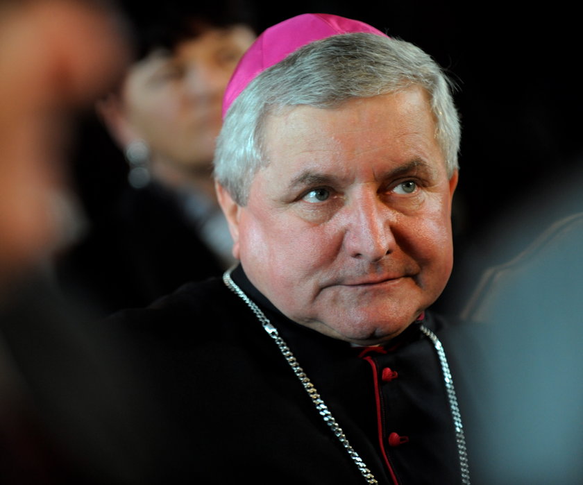 Biskup Edward Janiak ukarany za tuszowanie afer pedofilskich. Kim jest hierarcha?
