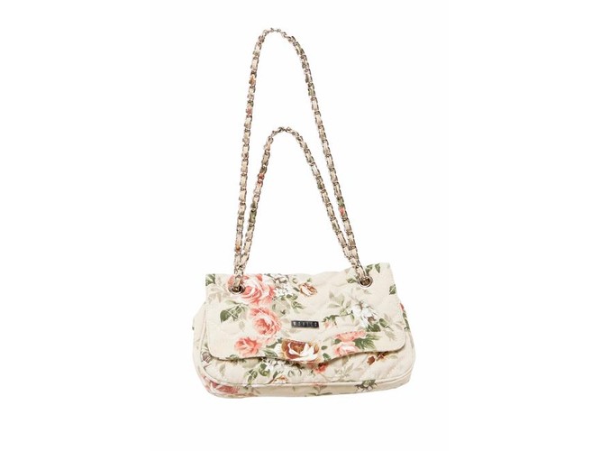 Kwiatowa 'chanelka' na łańcuszku, Mohito