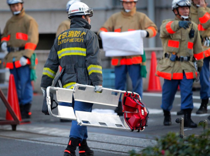 Tokijskie służby ratunkowe w akcji po trzęsieniu ziemi