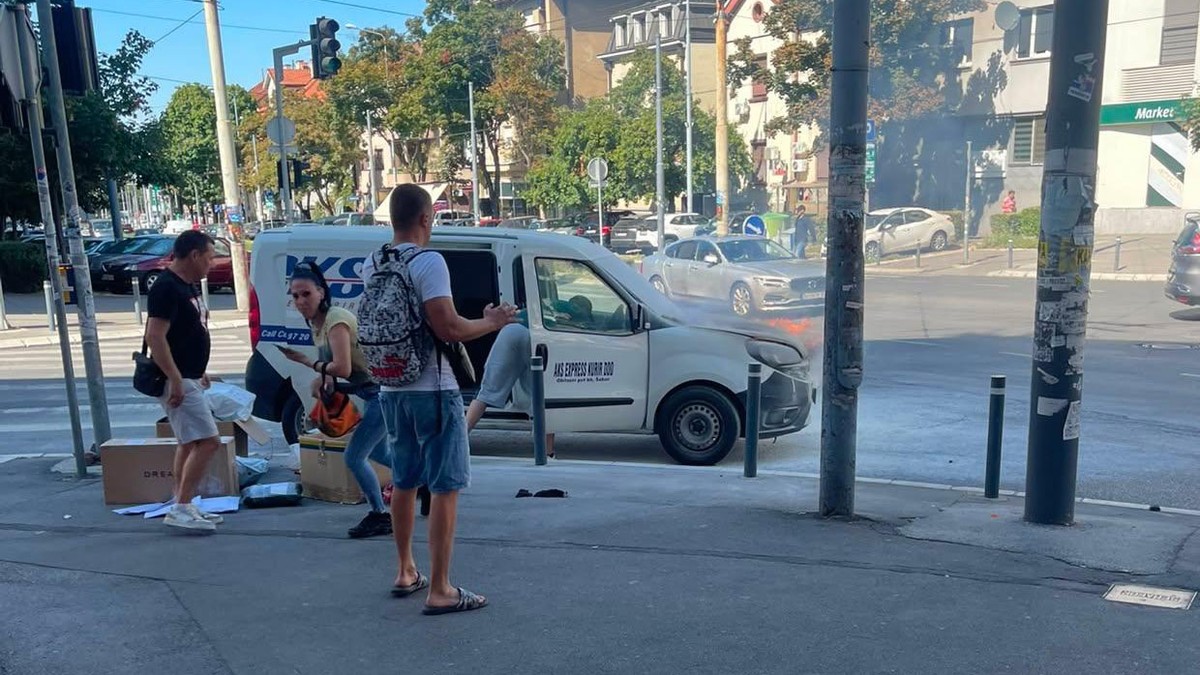 Zapalilo se vozilo kurirske službe