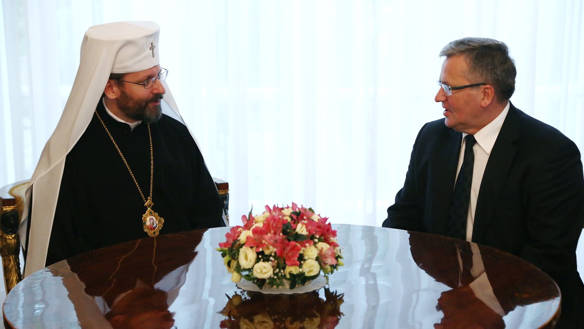 - Pragniemy przeprosić za wszystkie krzywdy wyrządzone Polakom. Mamy szacunek do ich pamięci o tamtej zbrodni. Chcemy mówić prawdę o tym, co się stało, po to, by już nigdy żaden zbrodniczy system nie stanął na drodze do pojednania narodów polskiego i ukraińskiego - mówił abp Światosław Szewczuk, zwierzchnik Ukraińskiego Kościoła Greckokatolickiego. W Warszawie doszło do spotkania kościelnych hierarchów obu krajów, w trakcie którego podpisano wspólną deklarację w związku z 70. rocznicą zbrodni wołyńskiej.