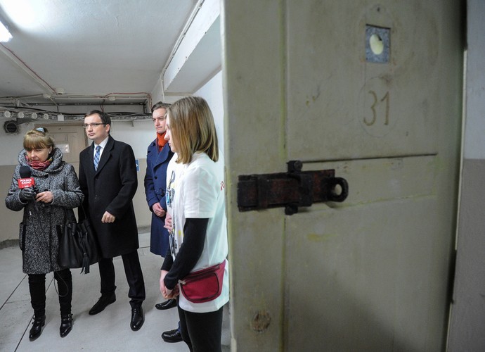 Zbigniew Ziobro w piwnicach siedziby Ministerstwa Sprawiedliwości, w których przed laty mieścił się areszt śledczy Ministerstwa Bezpieczeństwa Publicznego