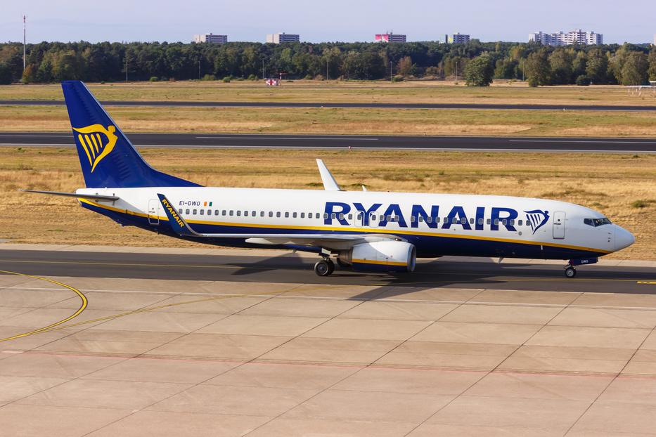 A Ryanair Edinburgh városába tartó járatán többen is rosszul lettek, az egyik utas oxigénhiányra panaszkodott / Illusztráció: Northfoto