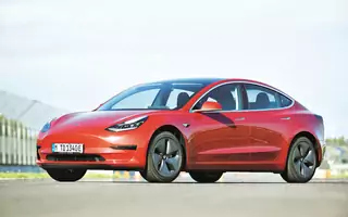 Tesla Model 3 – najchętniej kupowane auto w Europie