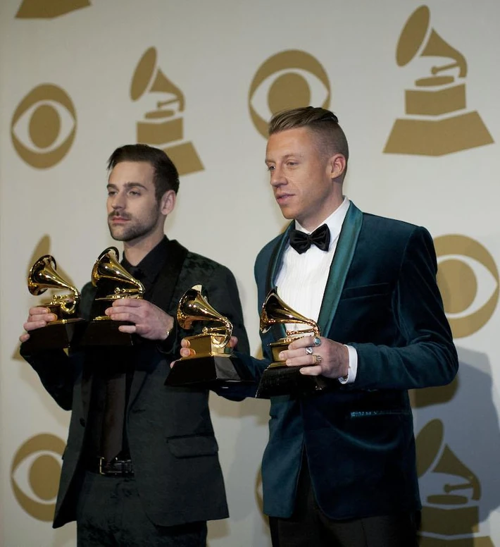 Macklemore & Ryan Lewis - 32 mln dol.