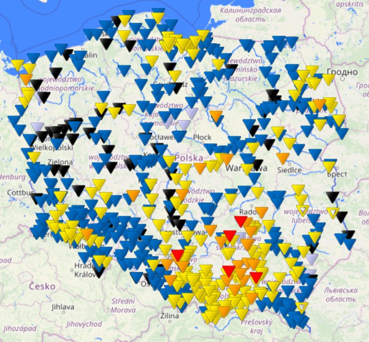 Aktualny stan wód w rzekach. Kolor czarny - stan niski; niebieski - średni; żółty - wysoki; pomarańczowy - ostrzegawczy; czerwony - alarmowy