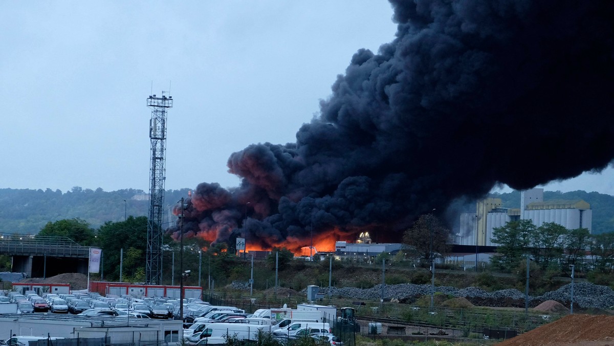 Francja. Pożar w zakładach chemicznych Lubrizol w Rouen. Koniec akcji