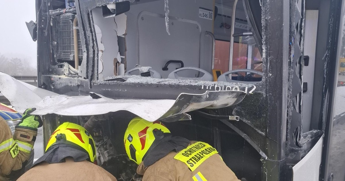 Ciężarówka uderzyła w autobus MPK. Są ranni
