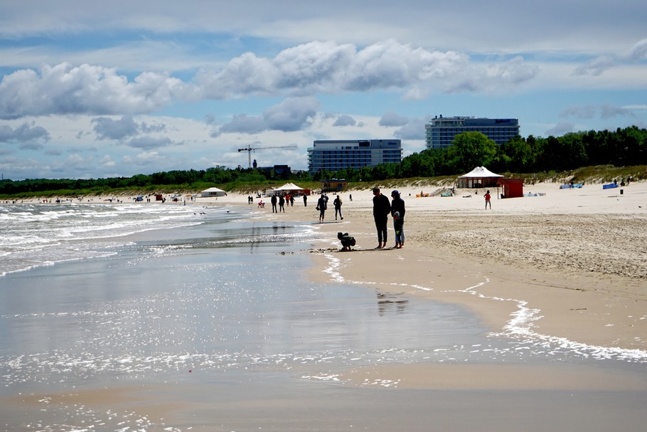 Plaża w Świnoujściu. W tym roku wakacje wolimy spędzić w kraju