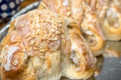 W tym tramwaju skosztujesz darmowych rogali świętomarcińskich. Jeździ po ulicach Warszawy