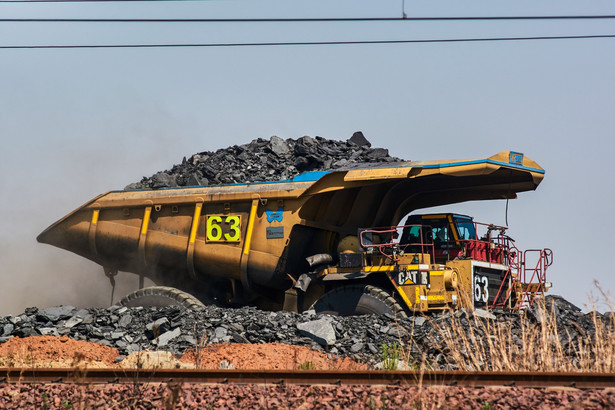 Ciężarówka z węglem fot: Waldo Swiegers/Bloomberg