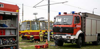 Strażacy i policjanci szkolą się w zajezdni tramwajowej