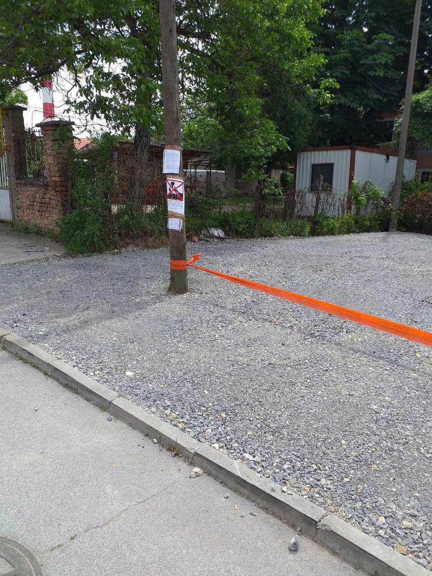 Nelegalni parking u Vojvode Stepe 393