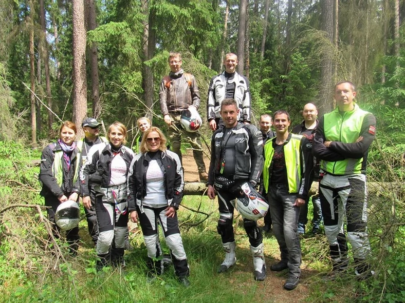 Motocykliści na łonie natury