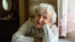 rekordowy dodatek dla seniorów od 1 marca 2026. te roczniki dostaną blisko 7 tysięcy złotych co miesiąc