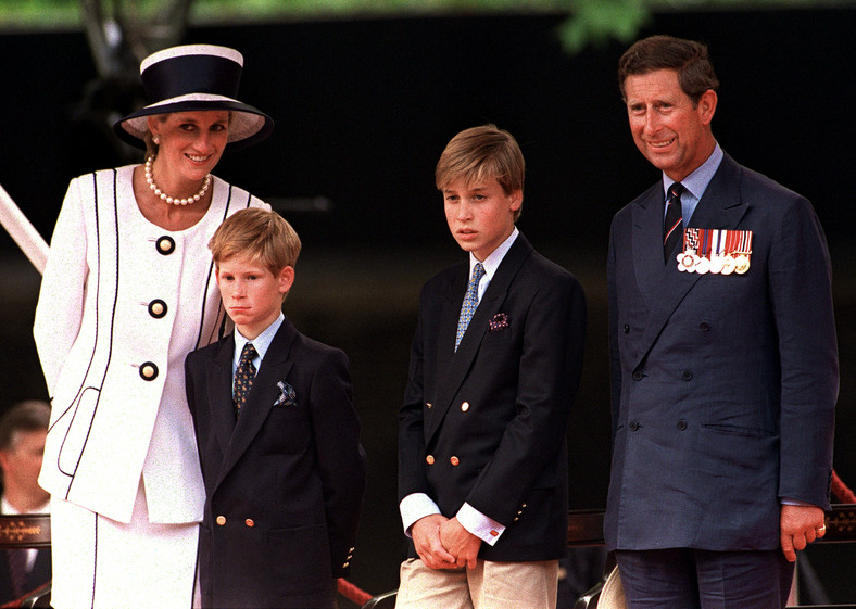 Diana Spencer i książę Karol z synami