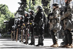 Trump grozi własnemu narodowi. Chce użycia 219-letniej ustawy. Wojsko na ulicach Minneapolis?