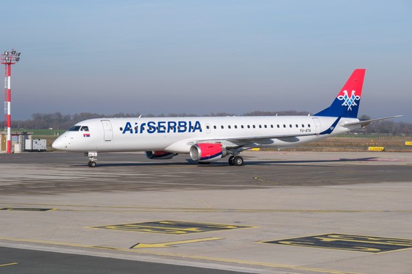 "Er Srbija" ima novu "pticu": Stigao Embraer E-195 na Aerodrom Nikola Tesla, raspon krila 28 metara (FOTO)